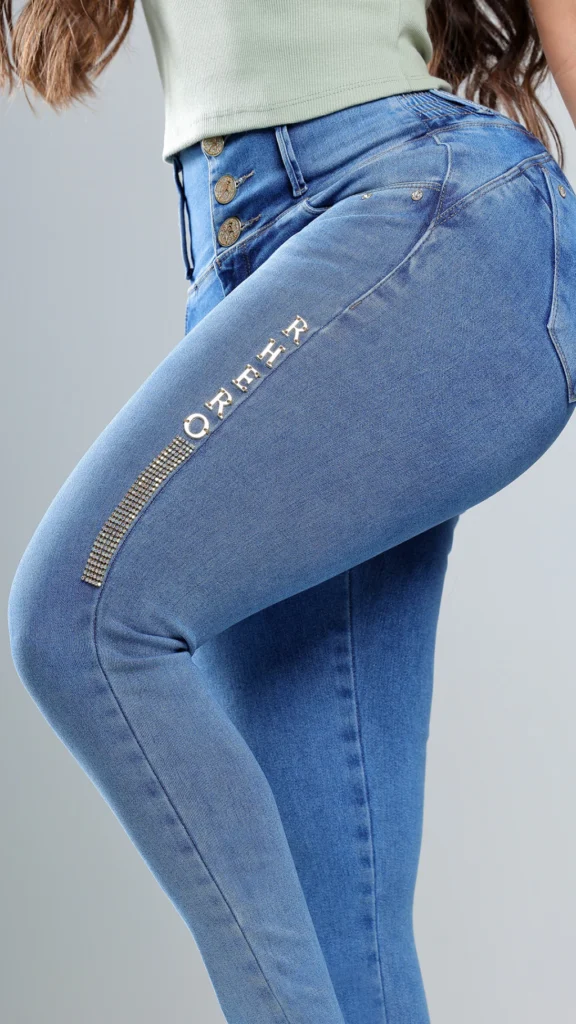 Calça Jeans Cigarrete Glow com Brilho