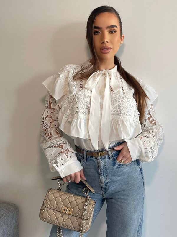 Camisa Laise com Laco Babado Manga Longa