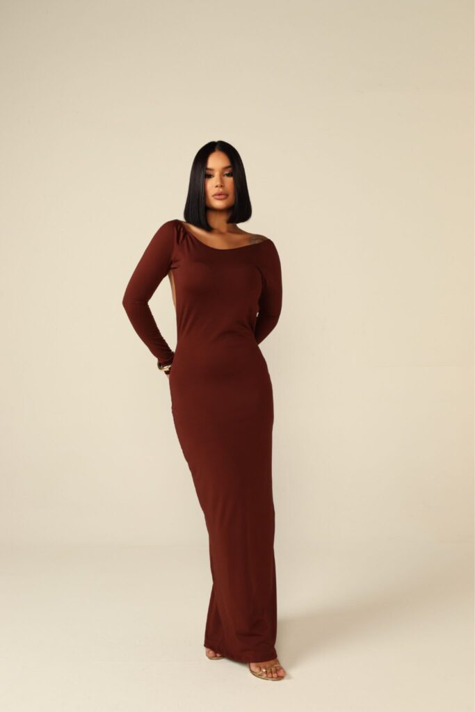 Vestido Longo e Costas Nua Bia