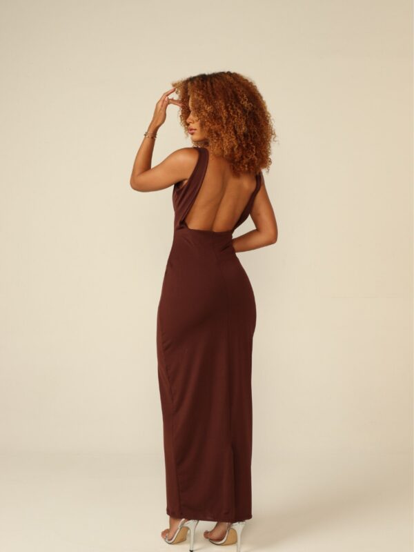 Vestido Longo com Costa Aberta Morena Marrom