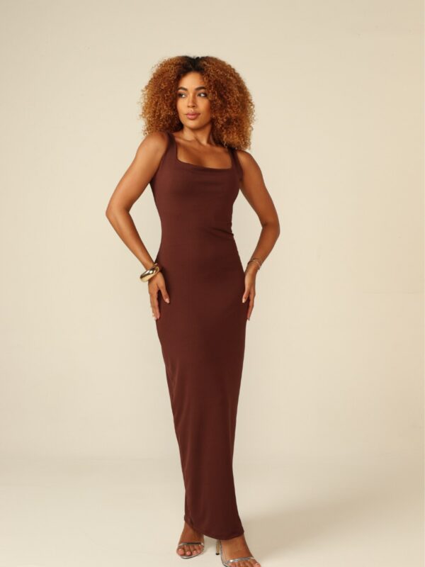 Vestido Longo com Costa Aberta Morena Marrom